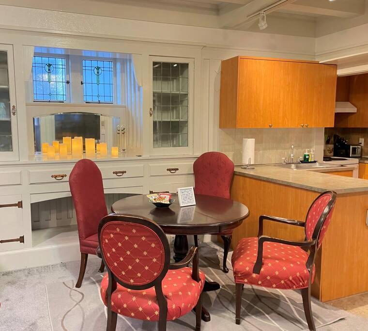 Parlor Suite In Heritage Manor, Fairfield, Near Dt Victoria Exterior photo